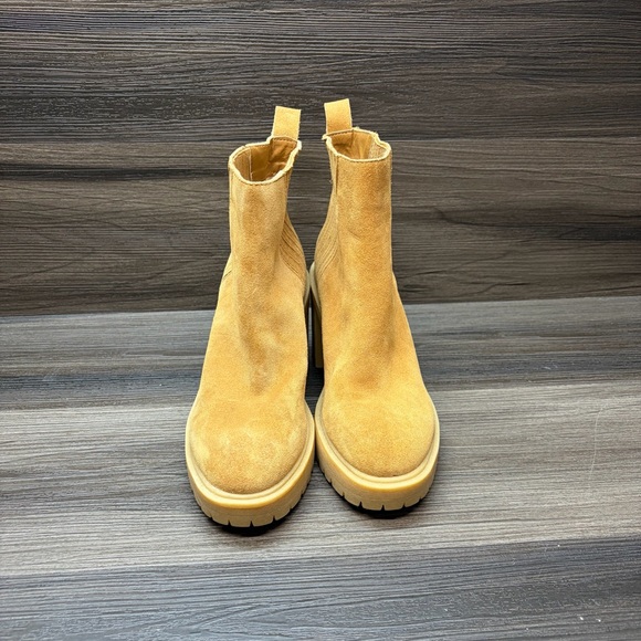 Dolce Vita Celia Tan Suede Chunky Heel Chelsea Ankle Boots 8M - Picture 2 of 7
